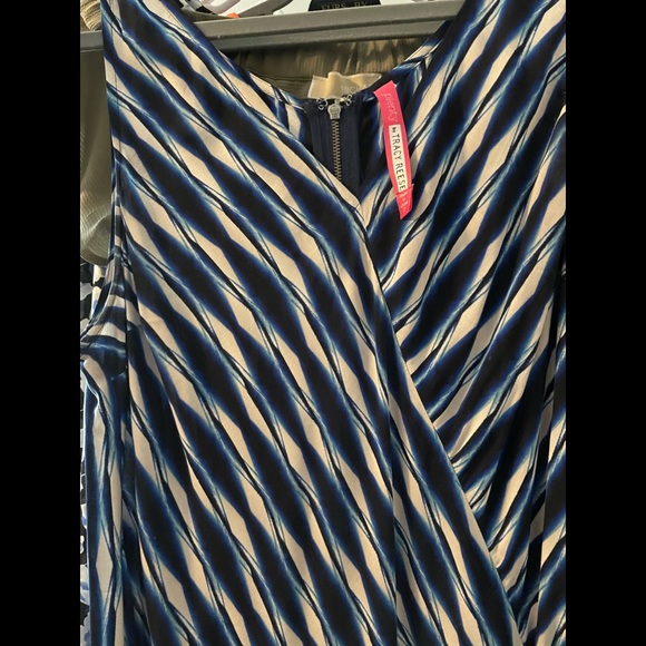 Wrap Style mini dress - Picture 2 of 3